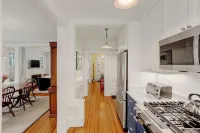 Historic & sunny home w/ Fireplace steps from USNA & Downtown Annapolis - 4 星級