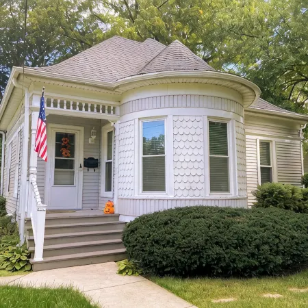 Historic Cottage - Walk to Downtown & Trails