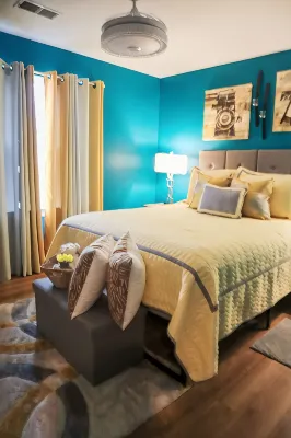 Cozy 3-bedroom home in Kansas City with WiFi, AC, and a private backyard. - Alojamientos