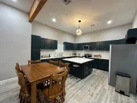The Mustard Seed Cottage-Charming 3-BR Craftsman conveniently located downtown! - 4-Star