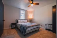 Family Friendly Downtown Apple Creek by Antiques - 3-Star