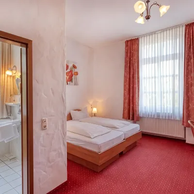Hotel Restaurant Mathildenhof Отели рядом с достопримечательностью «Станция метро Weiden»