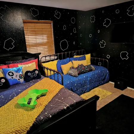 Arcade House Sleeps 16+ Family Fun Retreat Pet Friendly Mini Golf All Games Free