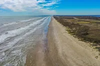 Just Beachy @ the pass Beautiful views, beach front home San Luis Pass TX - de playa