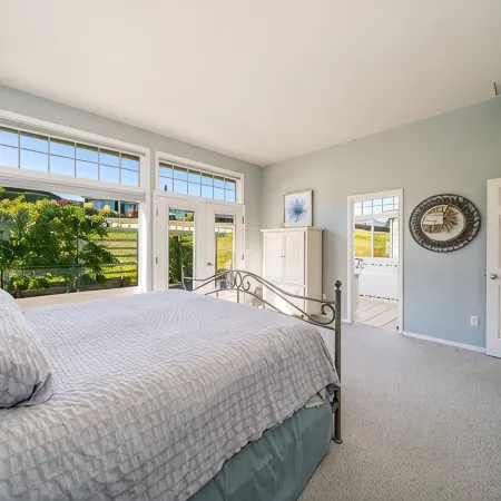 Wapato Point Home Single Level 4 Bed 3 Bath Sleeps 12, Close to Waterfront Park