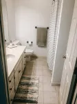 2 BR / 2 BA UNIT! WALKING DISTANCE FROM SQUARE AND CAMPUS!! - 3-Star