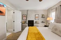 BRAND NEW ✴ HEATED POOL ✴ HOT TUB ✴ OUTDOOR GAMES ✴ CLOSE TO DINING & AIRPORT - プライペートプール