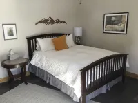 Contemporary Loft Condo overlooking the Big Thompson River in Estes Park - 4-Star