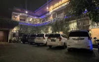 Hary's Homestay - parking