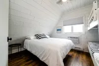 Gorgeous Lake Michigan Views: Completely Remodeled and Steps from the Beach! - 무료 와이파이