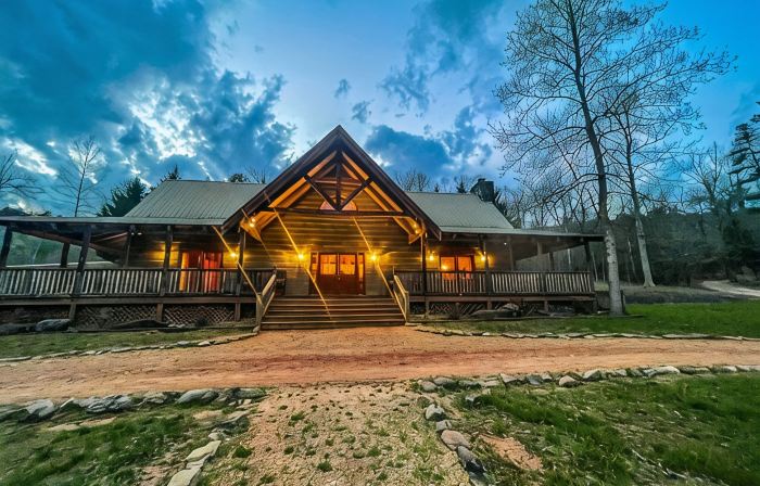 NEW Twin River Cabin - 3 Bedroom Lodge Cabin - Views Soquee River