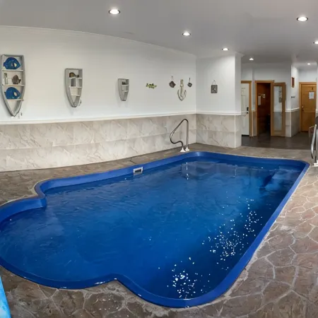Aqua Paradise w/Private Indoor Pool & Sauna, Wi-Fi, Hot Tub, 2BED, 3BATH
