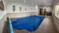 Aqua Paradise w/Private Indoor Pool & Sauna, Wi-Fi, Hot Tub, Games, Fire Pit - 精品