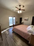 Perfect getaway house! Spacious and private. 4bd 3.5bath with heated pool! - Wifi