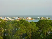 Top Floor with Penthouse Views! Beachfront- 2 Bdrm-2 Bath, 2 Pools and Hot Tub! - 부티크