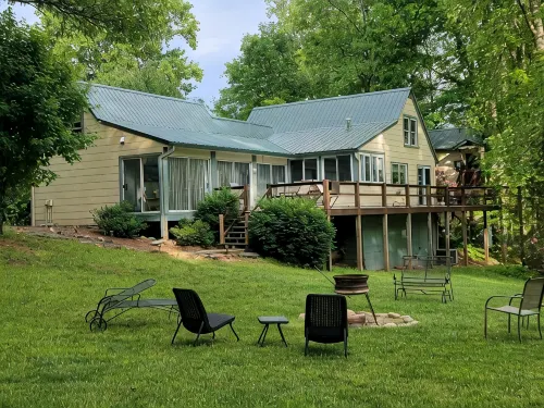 1660 Guest House; Waterfall, Creek, Large Deck, Fire Ring - 4-Star