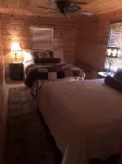 Private lakefront getaway with a sandy beach below the back deck! - Wifi