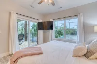 Brand New! Spectacular Lake Front Condo - Wi-Fi