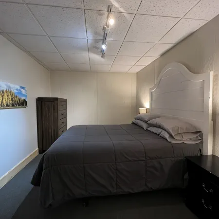 Cozy 2-Bedroom Upstairs Apartment in  Paradise