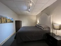 Cozy 2-Bedroom Upstairs Apartment in  Paradise - 홈스테이