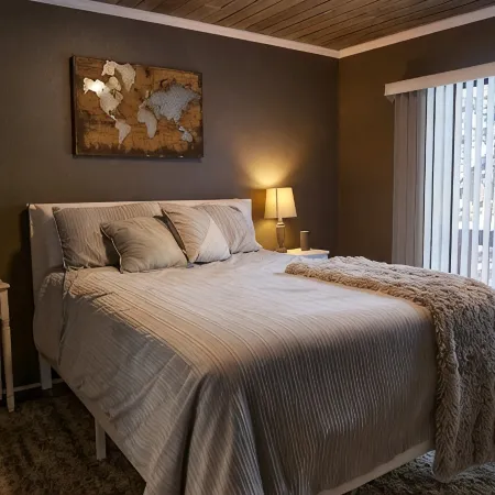 Stunning 3/3 Just a Block from the Slopes! Large Deck Great for Families.