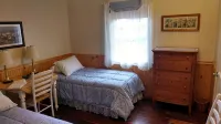 Ferndale BluffHouse --  Farm House sleeps 9; 10 acre former dairy - Wifi