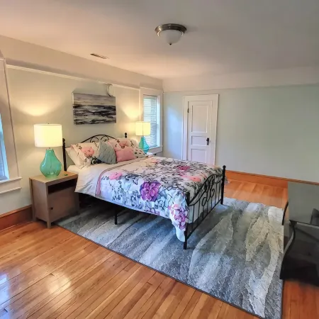 Charismatic 4-bedroom home on the New River