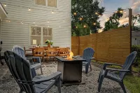 Four King Beds, Firepit, Grill in Park Circle! - Homestays