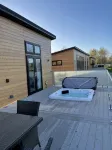 Luxurious 3 bed Lodge with private hot tub close to city of Cambridge - Hot Tub