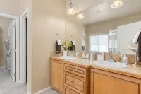 Pool!!,Hardwood, Granite, - Wi-Fi