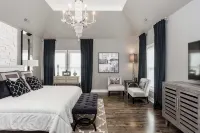 The WhiteHouse ! Your Private Oasis in Carmel - 5-Star