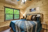 Smokies Private Pool Cabin, Sleeps 14,Theatre & Game Room, Minutes from Parkway! - 4 ดาว