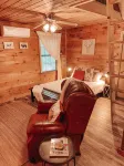Mountain Cabin with creek and hiking trail! Minutes from Blue Ridge - Chalets