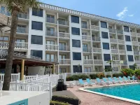 Howard Johnson by Wyndham Oceanfront Daytona Beach - de playa