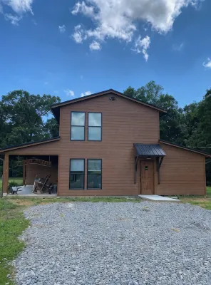 Amazing Mountain Views, Cabin, Private Farm Setting, Convenient Location - 4-Star