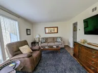 DAPHNE -  MOBILE BAY CONDO - Great location - Homestays