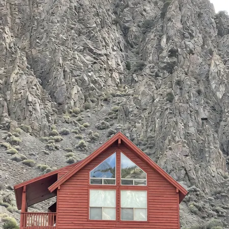 Charming cabin retreat near the picturesque Sevier River and Piute ATV trail.