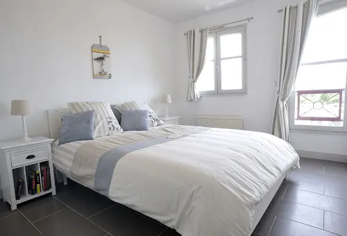 Remodeled waterfront romantic apartment downtown Honfleur. Panoramic sights - 4 tähden