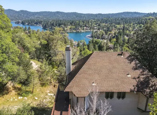 WOW! 4BR Cabin w/ EPIC Lake Views, Hot Tub, Lake Access. Arcade Games. Pets OK - Balkon