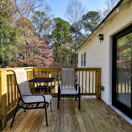 Charming Country Cottage Retreat -  Walking distance to Downtown