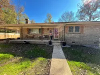 Charming, newly renovated, 3-bedroom, 2 full bath home. - 3 estrellas