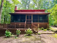 Charming River Cabin Retreat, Sleeps 14, near fishing and hunting + boat parking -  Privatzimmer
