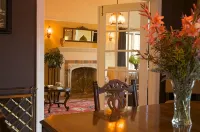 F.J. Massa House ~ Walk to Downtown Napa ~ Bocce Court - บังกะโล