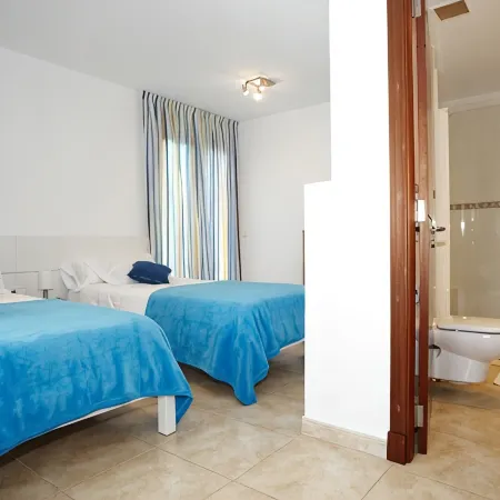 Luxury apartment with beautiful views, private pool and beach access