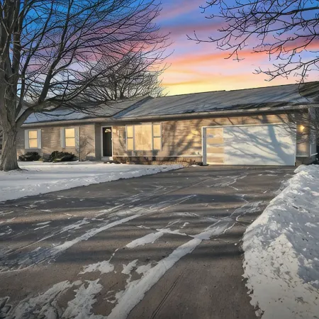 The Ultimate Playhouse: Heated Pool-Fireplace-Game Room-TheaterLounger-2Dogs OK