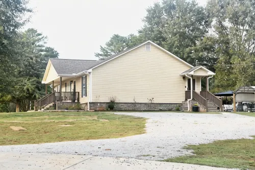 Madison, Huntsville Alabama 4 Bedroom Vacation Rental on a 1 Acre Lot - 3-Star