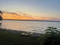 Norms Nook: Remodeled Lake House 4 Bed/ 3 Full Bath, Pet Friendly!! - Homestays