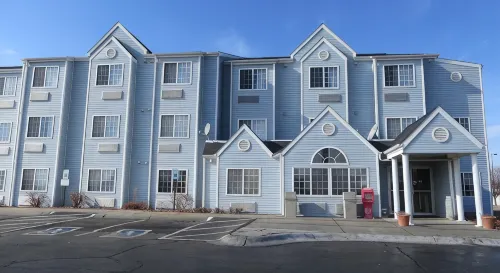 Microtel Inn & Suites by Wyndham Lincoln - Swimmingpools