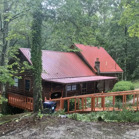 Cozy 2BR/1B cabin overlooking a beautiful creek with access to Catoosa WMA.
