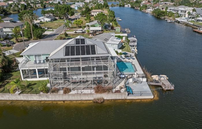Water Front/ Free Heated Salt Water Pool/Game Room/Amenities Galore